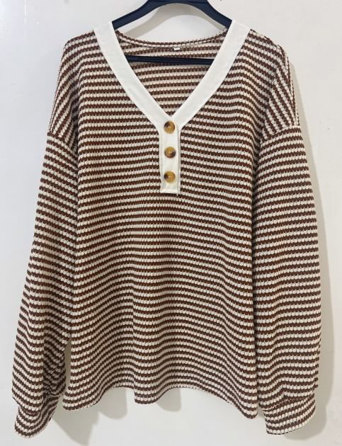 Men's V-Neck Long Sleeve Color Block T-Shirt.