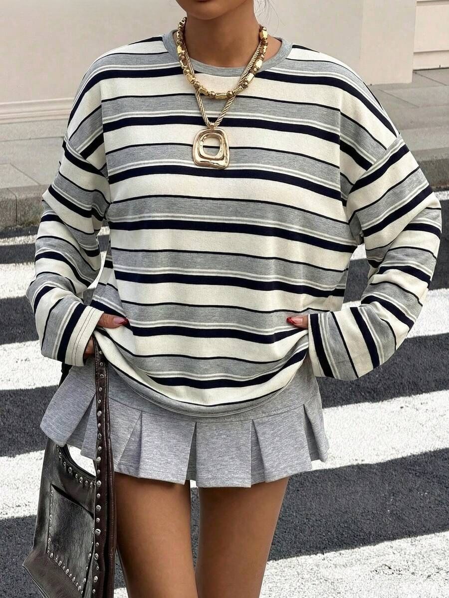 Women's Contrast Stripe Pullover Hoodie.