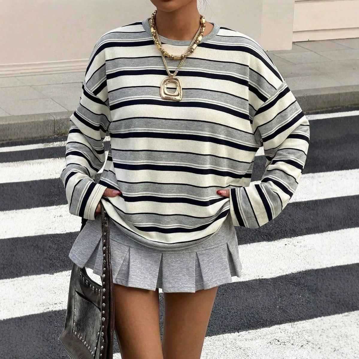 Women's Contrast Stripe Pullover Hoodie.