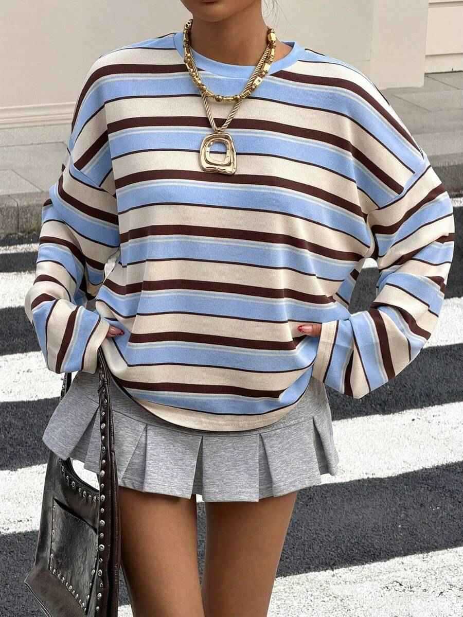 Women's Contrast Stripe Pullover Hoodie.